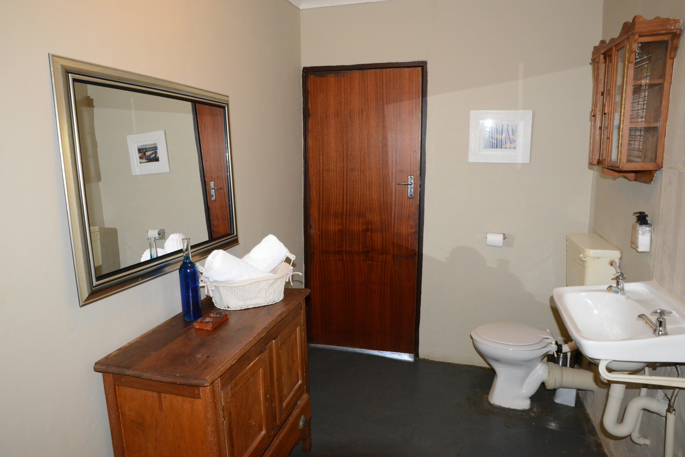 FG Bathroom 03 South Of Africa